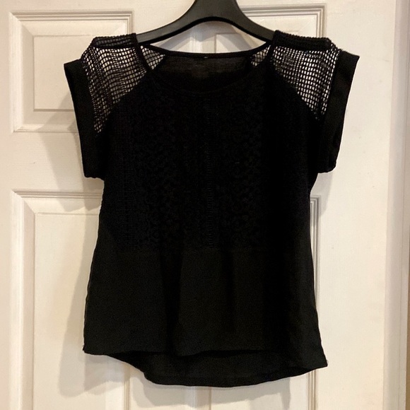 Tops - Black short sleeve lace design top sheer at waist design sleeves